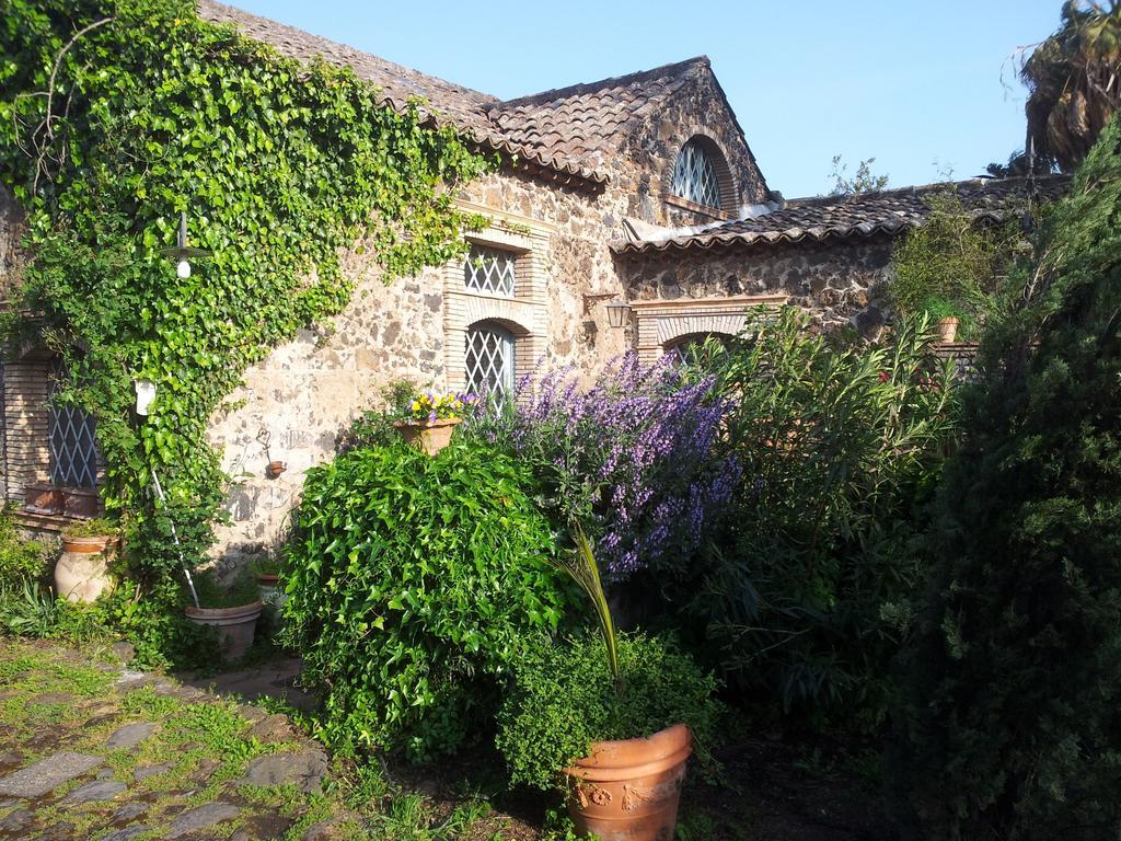 Relais De Charme - B&B Short Lets La Casa Di Francesca Sant'Agata Li Battiati Exteriör bild