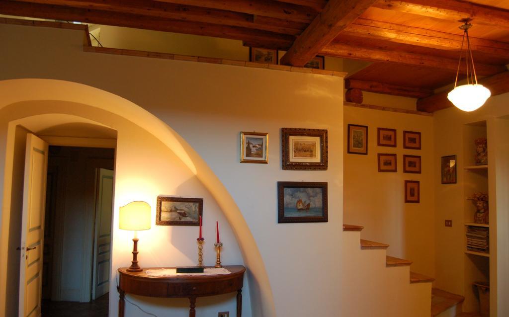 Relais De Charme - B&B Short Lets La Casa Di Francesca Sant'Agata Li Battiati Rum bild