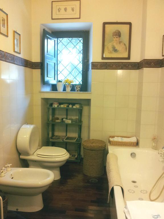 Relais De Charme - B&B Short Lets La Casa Di Francesca Sant'Agata Li Battiati Rum bild