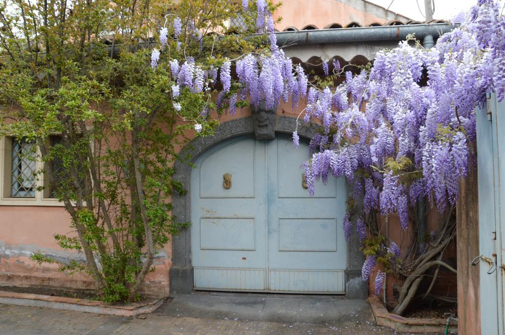 Relais De Charme - B&B Short Lets La Casa Di Francesca Sant'Agata Li Battiati Exteriör bild