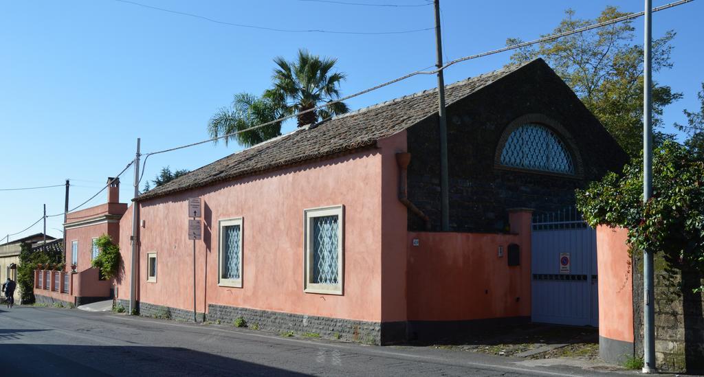 Relais De Charme - B&B Short Lets La Casa Di Francesca Sant'Agata Li Battiati Exteriör bild